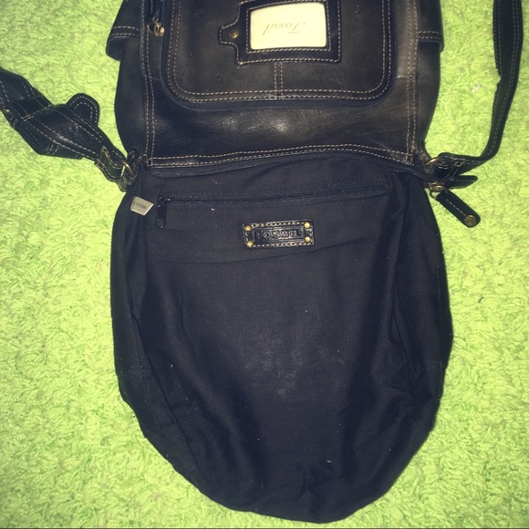 Clearance 🛍 Black fossil crossbody. - Picture 8 of 8